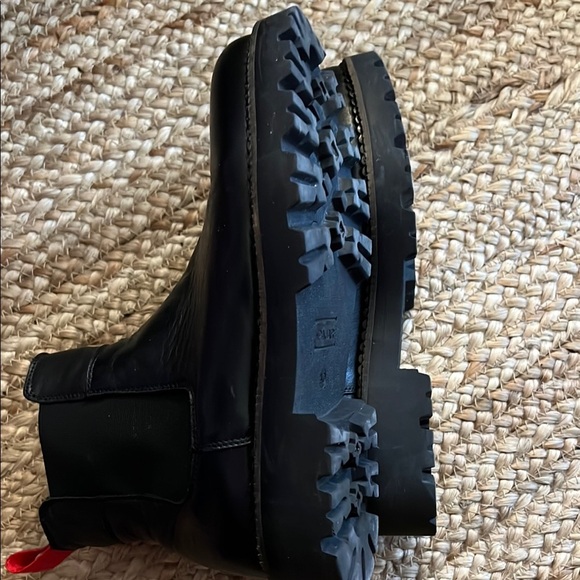 Pajar Black Leather Boots with Elastic Panels - Picture 5 of 6